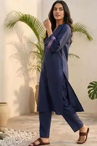 Women Ethnic Motifs Embroidered Regular Thread Work Kurta with Trousers