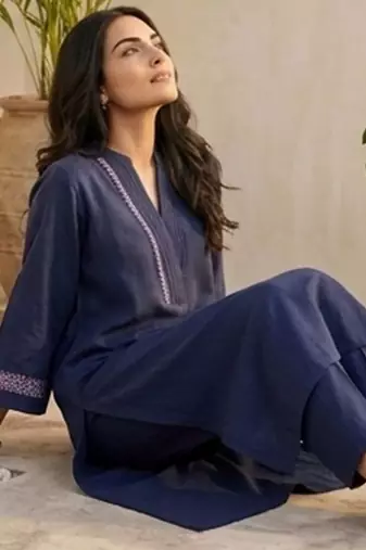 Women Ethnic Motifs Embroidered Regular Thread Work Kurta with Trousers