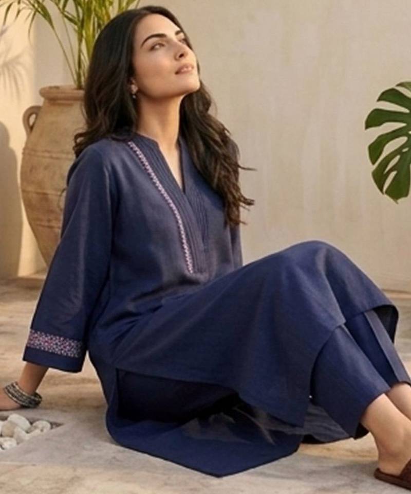 Women Ethnic Motifs Embroidered Regular Thread Work Kurta with Trousers