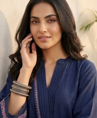 Women Ethnic Motifs Embroidered Regular Thread Work Kurta with Trousers 7