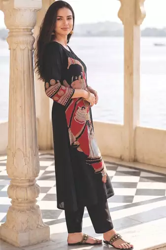 Women Ethnic Motifs Printed Pure Cotton Kurta with Trousers