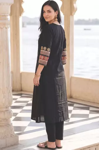 Women Ethnic Motifs Printed Pure Cotton Kurta with Trousers