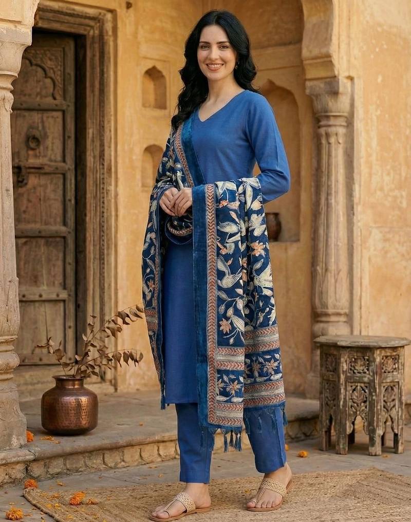 Women Regular Kurta with Trousers & With Dupatta