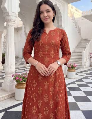 women ethnic motifs printed regular  cotton kurta with trousers 3