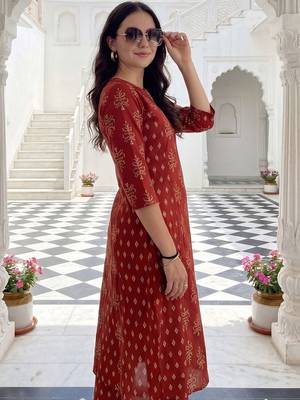 women ethnic motifs printed regular  cotton kurta with trousers 4