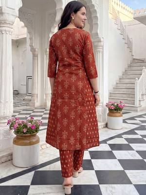 women ethnic motifs printed regular  cotton kurta with trousers 5