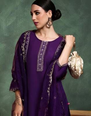 Women Ethnic Motifs Embroidered Kurta with Trousers & Dupatta 2