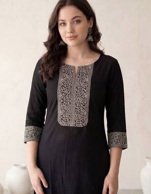 Women Ethnic Motifs Embroidered Regular Thread Work Kurta with Trousers 2