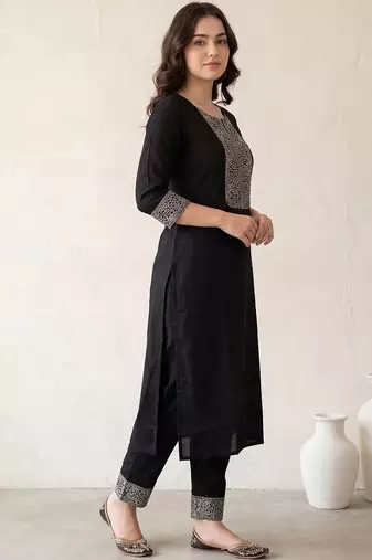 Women Ethnic Motifs Embroidered Regular Thread Work Kurta with Trousers