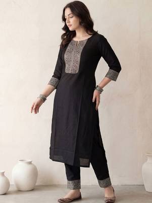 Women Ethnic Motifs Embroidered Regular Thread Work Kurta with Trousers 4
