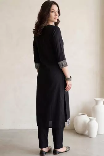 Women Ethnic Motifs Embroidered Regular Thread Work Kurta with Trousers