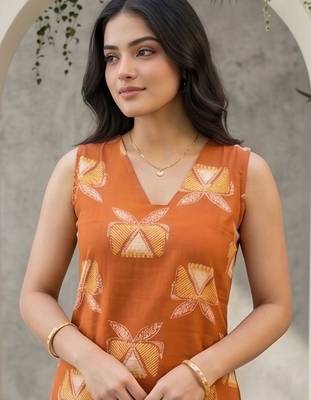 Women Ethnic Motifs Printed Regular Kurta with Trousers 7