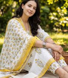 Women Floral Printed Regular  Cotton Kurta with Trousers & With Dupatta