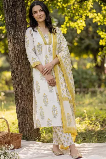 Women Floral Printed Regular Pure Cotton Kurta with Trousers & With Dupatta