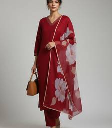 Women Floral Regular Thread Work Kurta with Trousers & With Dupatta