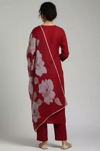 Women Floral Regular Thread Work Kurta with Trousers & With Dupatta