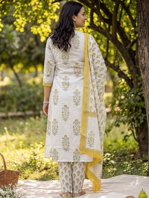 Women Floral Printed Regular  Cotton Kurta with Trousers & With Dupatta 4
