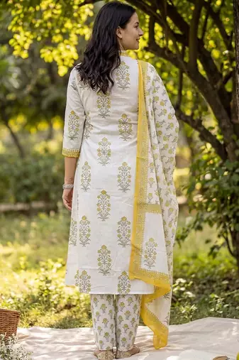Women Floral Printed Regular Pure Cotton Kurta with Trousers & With Dupatta