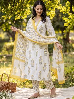 Women Floral Printed Regular  Cotton Kurta with Trousers & With Dupatta 5