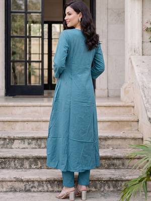Women Floral Embroidered Pleated Thread Work Pure Cotton Kurta with Trousers 4