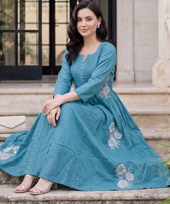 Women Floral Embroidered Pleated Thread Work Pure Cotton Kurta with Trousers 5