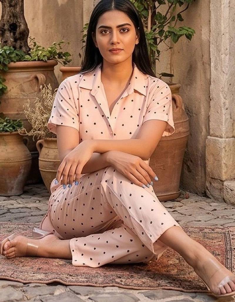 Women Printed Regular Kurta with Trousers