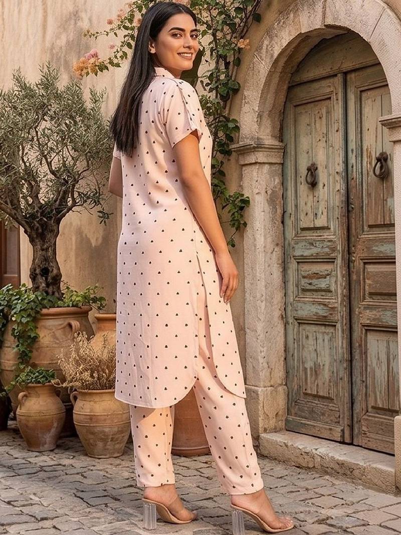 Women Printed Regular Kurta with Trousers