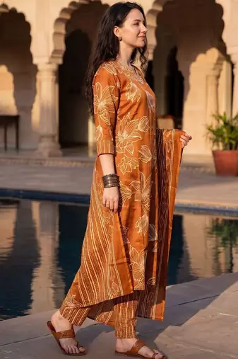 Women Floral Printed Regular Thread Work Kurta with Trousers & With Dupatta