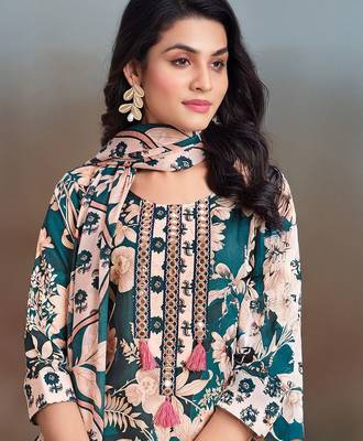 Women Floral Printed Regular Kurta with Trousers & With Dupatta 3