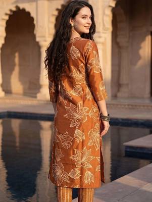 Women Floral Printed Regular Thread Work Kurta with Trousers & With Dupatta 4
