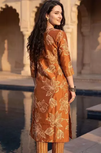 Women Floral Printed Regular Thread Work Kurta with Trousers & With Dupatta
