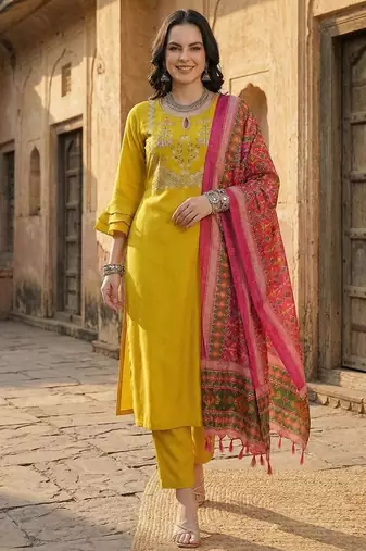 Women Yoke Design Regular Gotta Patti Pure Cotton Kurta with Trousers & With Dupatta