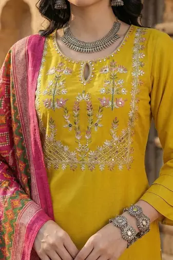 Women Yoke Design Regular Gotta Patti Pure Cotton Kurta with Trousers & With Dupatta