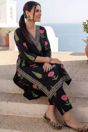 Women Floral Printed Regular Pure Cotton Kurta with Trousers
