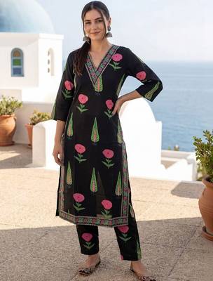 Women Floral Printed Regular Pure Cotton Kurta with Trousers 6