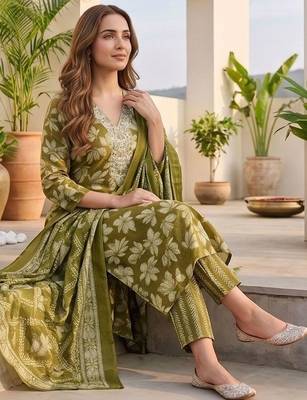 Women Floral Printed Regular Thread Work Kurta with Trousers & With Dupatta 3