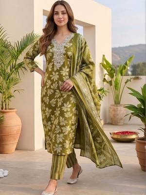 Women Floral Printed Regular Thread Work Kurta with Trousers & With Dupatta 1