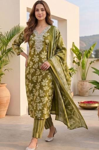 Women Floral Printed Regular Thread Work Kurta with Trousers & With Dupatta