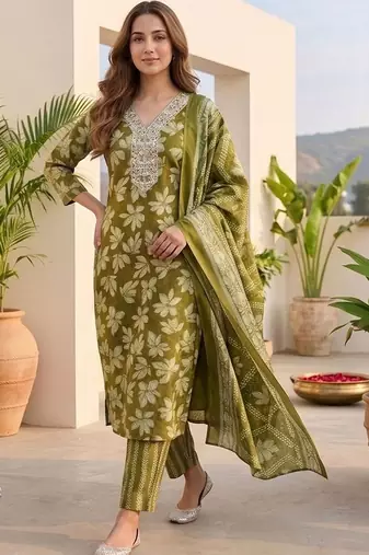 Women Floral Printed Regular Thread Work Kurta with Trousers & With Dupatta