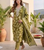 Women Floral Printed Regular Thread Work Kurta with Trousers & With Dupatta