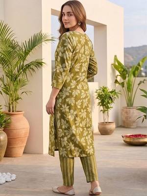 Women Floral Printed Regular Thread Work Kurta with Trousers & With Dupatta 4
