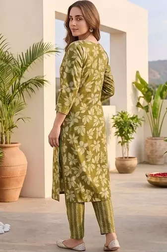 Women Floral Printed Regular Thread Work Kurta with Trousers & With Dupatta