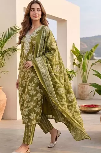 Women Floral Printed Regular Thread Work Kurta with Trousers & With Dupatta