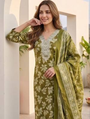 Women Floral Printed Regular Thread Work Kurta with Trousers & With Dupatta 7