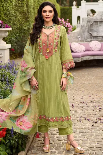 Women Floral Embroidered Regular Thread Work Cotton Kurta with Trousers & Dupatta