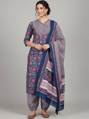 Women Floral Printed Regular Gotta Patti Kurta with Salwar & With Dupatta 1