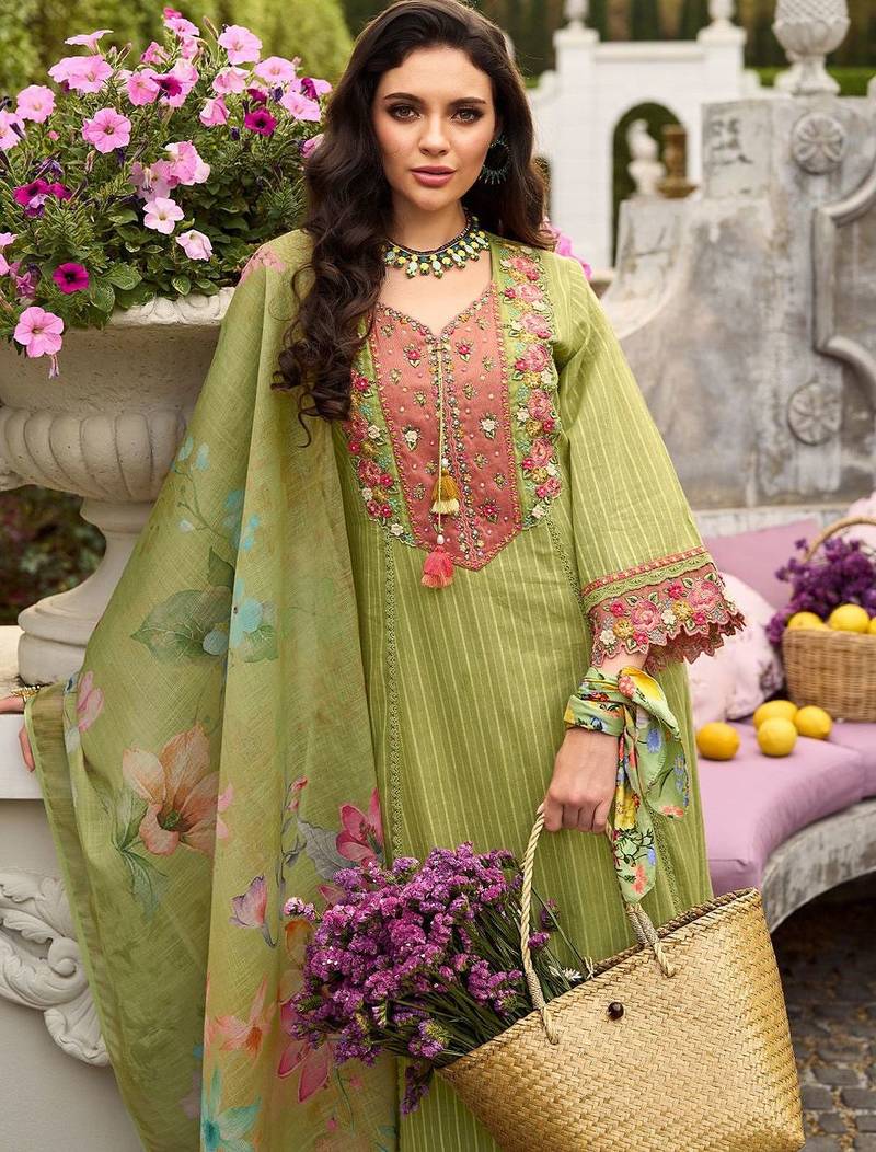 Women Floral Embroidered Regular Thread Work Cotton Kurta with Trousers & Dupatta