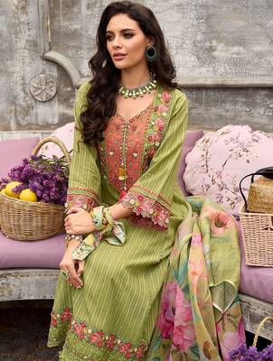 Women Floral Embroidered Regular Thread Work Cotton Kurta with Trousers & Dupatta 5