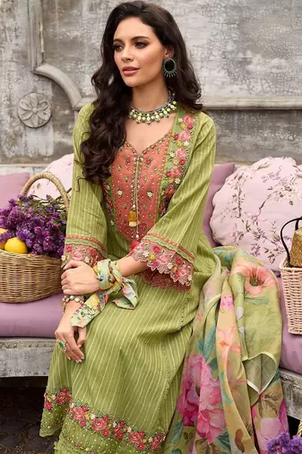 Women Floral Embroidered Regular Thread Work Cotton Kurta with Trousers & Dupatta