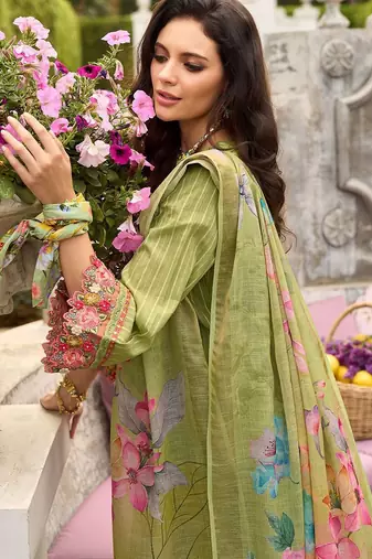 Women Floral Embroidered Regular Thread Work Cotton Kurta with Trousers & Dupatta